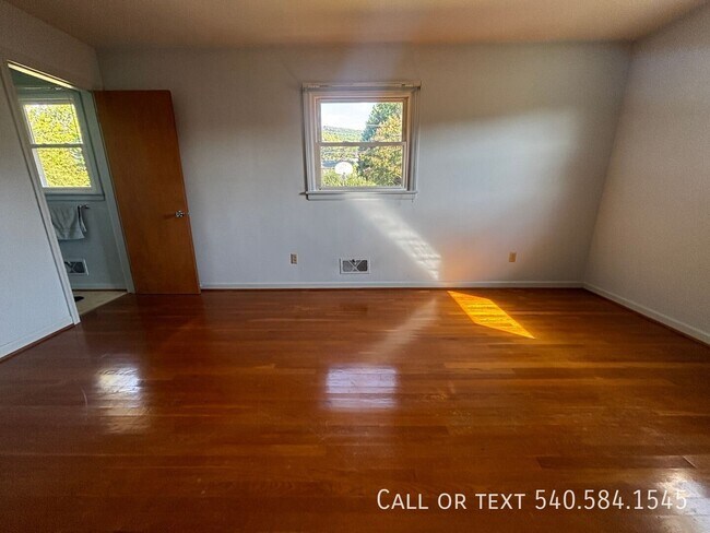 Building Photo - 1511 Narcissus St