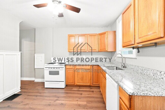 Building Photo - 2685 Indianola Ave