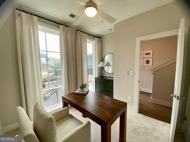 Building Photo - 1295 Longreen Ter NW