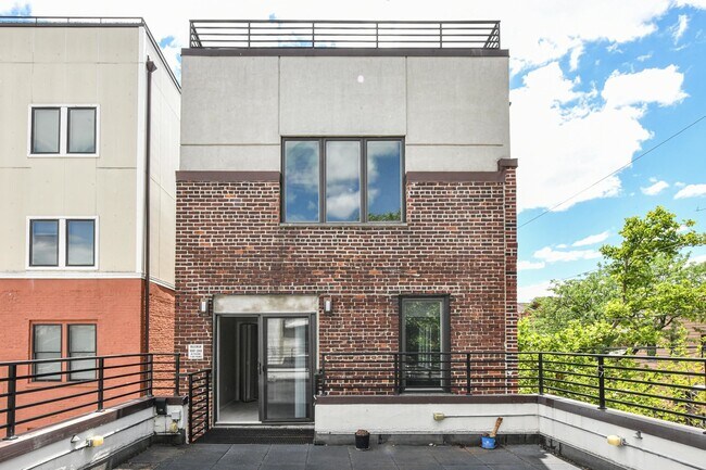 Building Photo - 58 Giles Ave