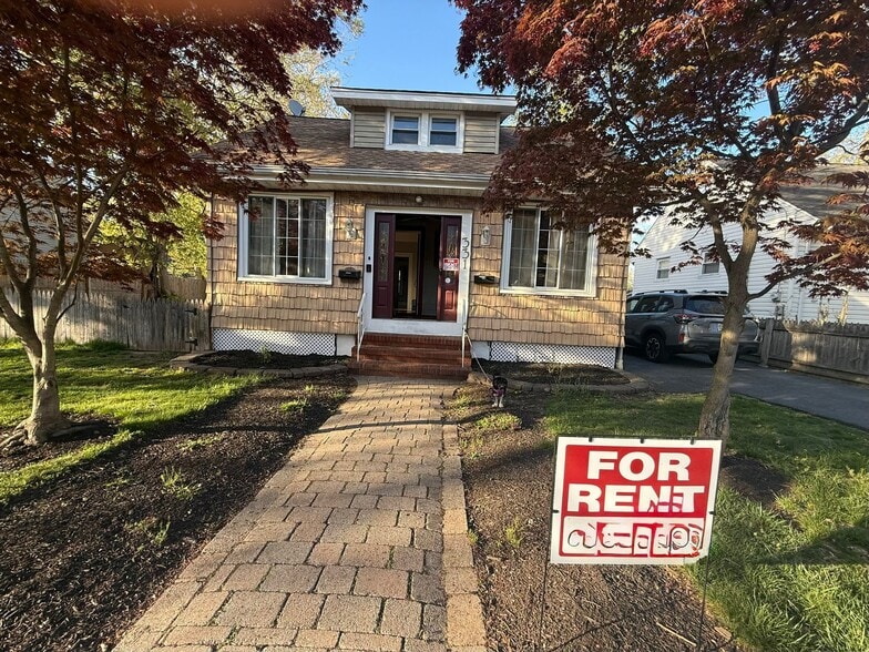 Building Photo - 331 W Englewood Ave