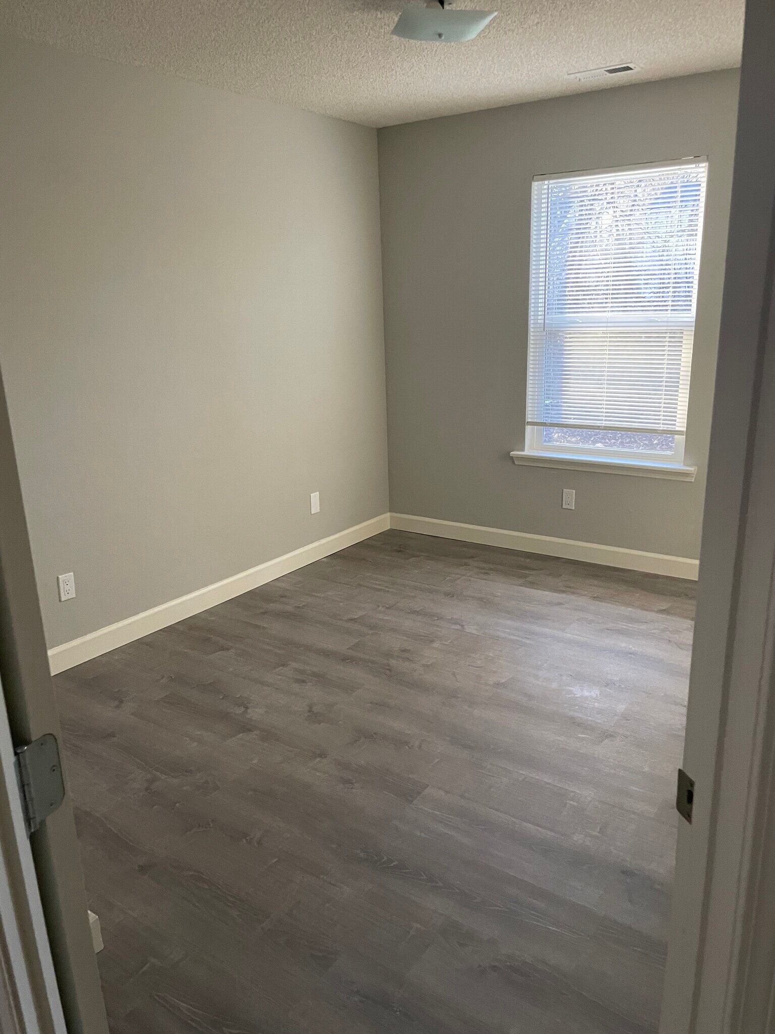 Building Photo - 220 Mount Hope Ct