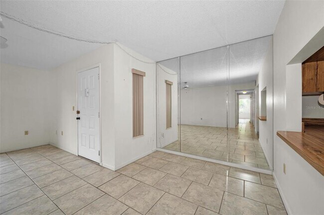 Building Photo - 2687 Pine Ridge Way S