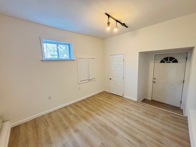 Building Photo - 21 Anstice St