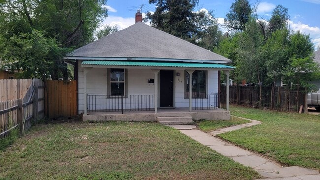 Building Photo - Ranch Style Home in Downtown! - MileStone RES