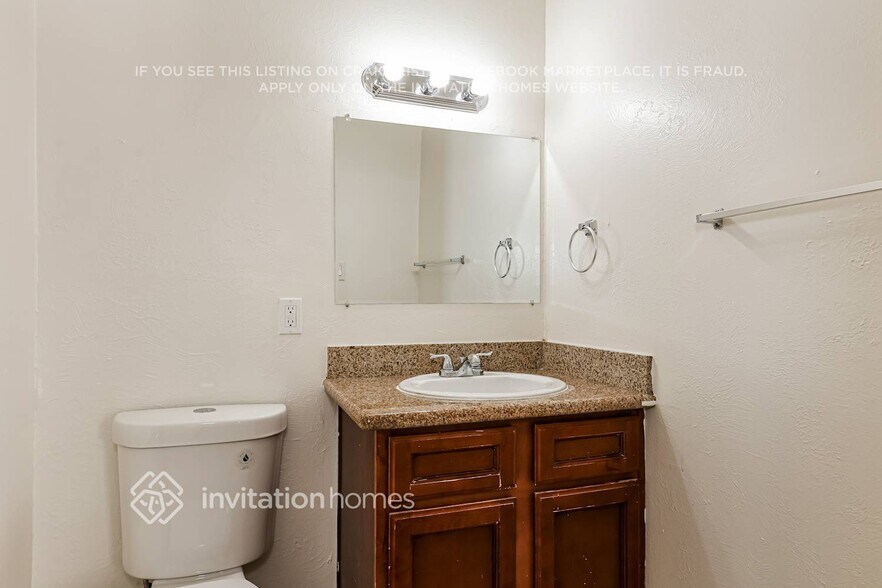 Building Photo - 8233 W Indianola Ave