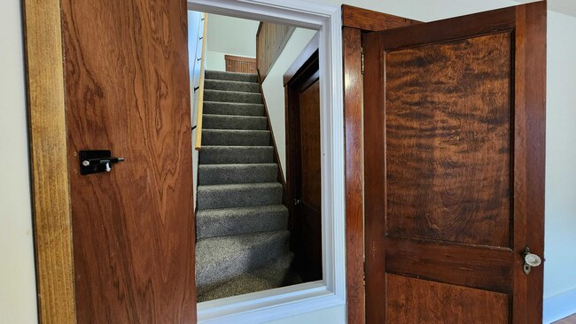 Building Photo - Now showing! Updated 4BR  1 bath house!