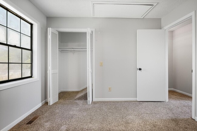 Building Photo - West Georgia Town Home for Rent