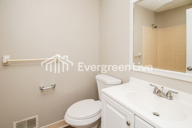 Building Photo - 104 Longstreet Cir