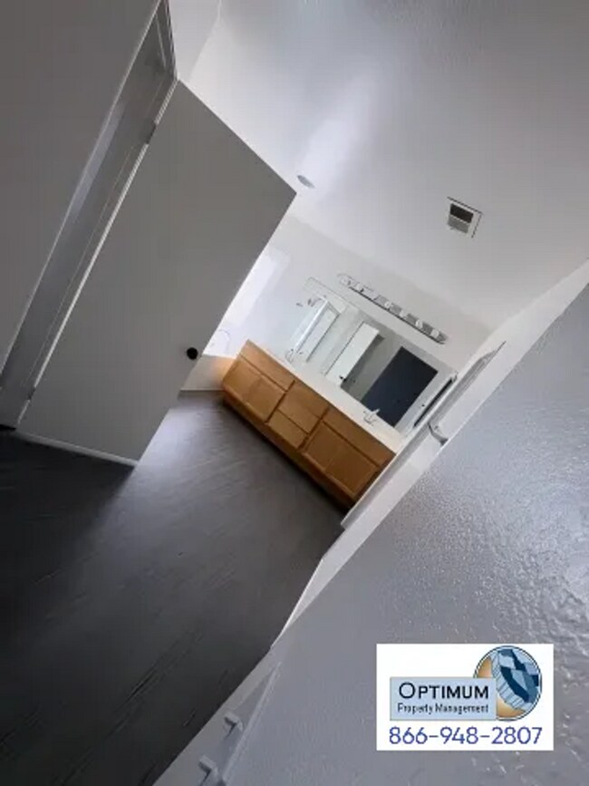 Building Photo - Spacious 5-Bedroom, 3-Bathroom Home with Loft in Victorville