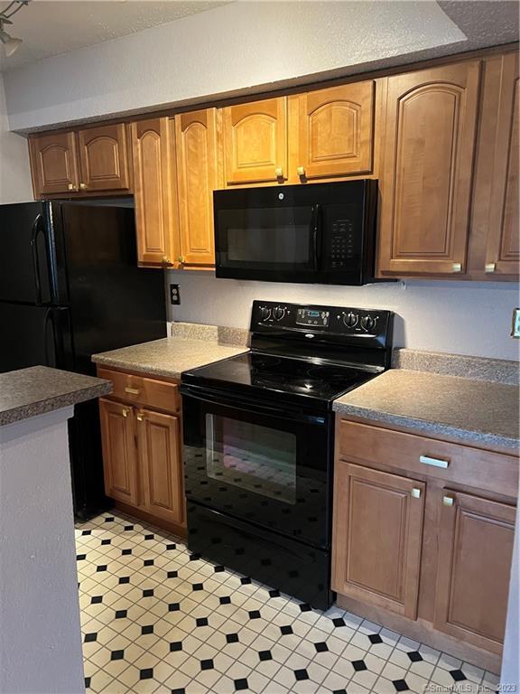 Building Photo - 63 Leafwood Ln