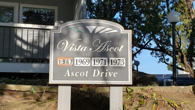 Building Photo - Spacious 2 Bedroom, 1 Bathroom Moraga Condo