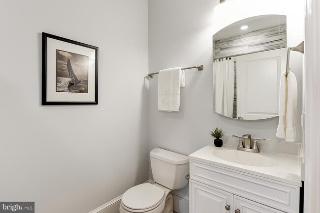 Building Photo - 5905 Eads St NE