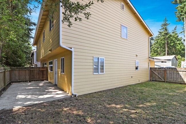 Building Photo - 760 NW Paragon Pl