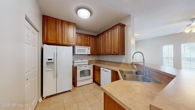 Building Photo - 211 Jardin De Mer Pl