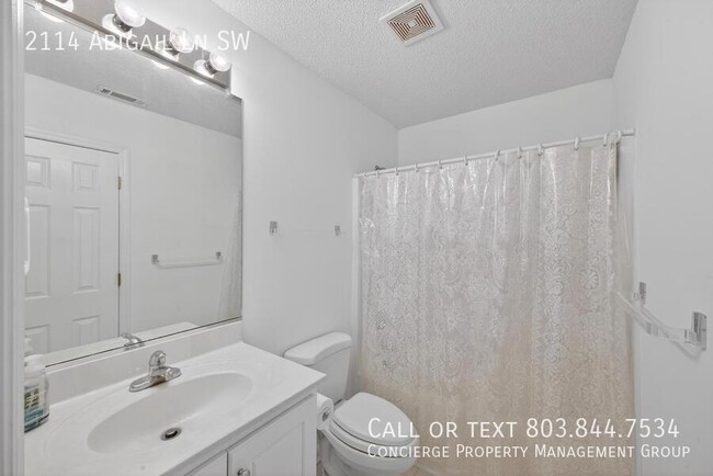 Building Photo - 2114 Abigail Ln SW