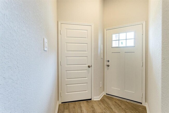 Building Photo - 14717 Pinion Ct