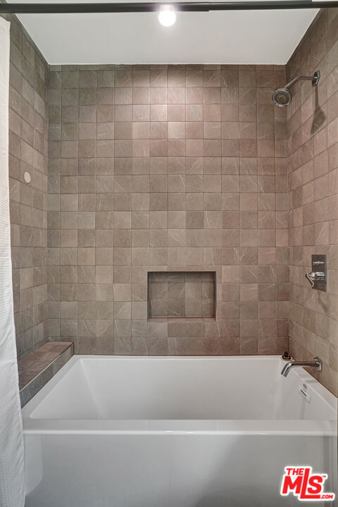 Building Photo - 4340 W 60th St