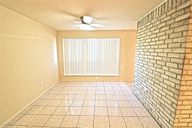 Building Photo - 7603 Loro Linda Dr