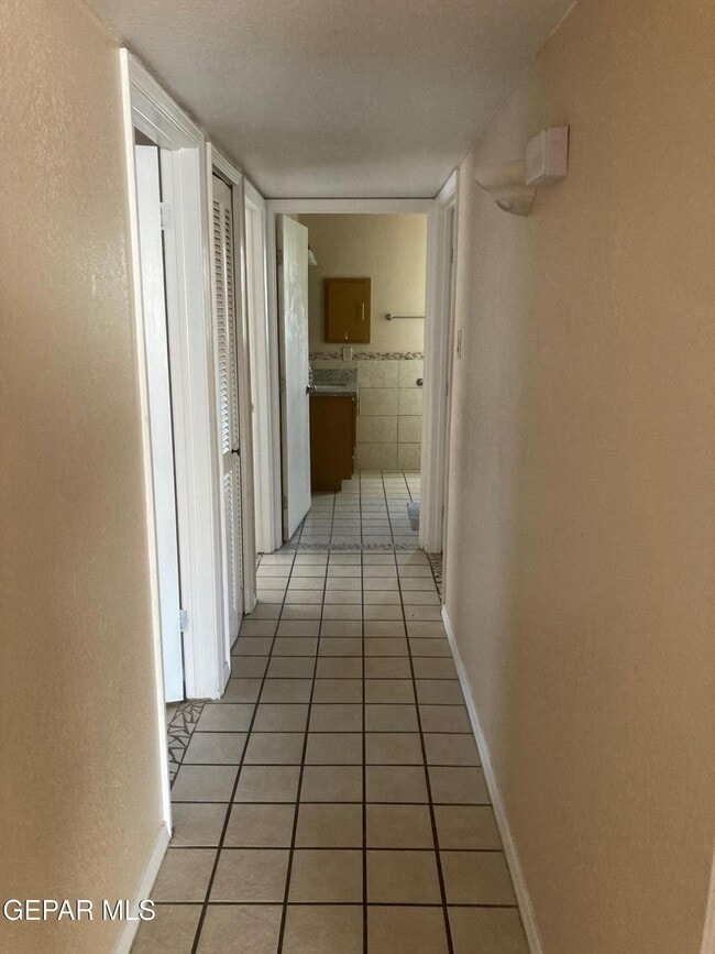 Building Photo - 10429 Birthstone Dr