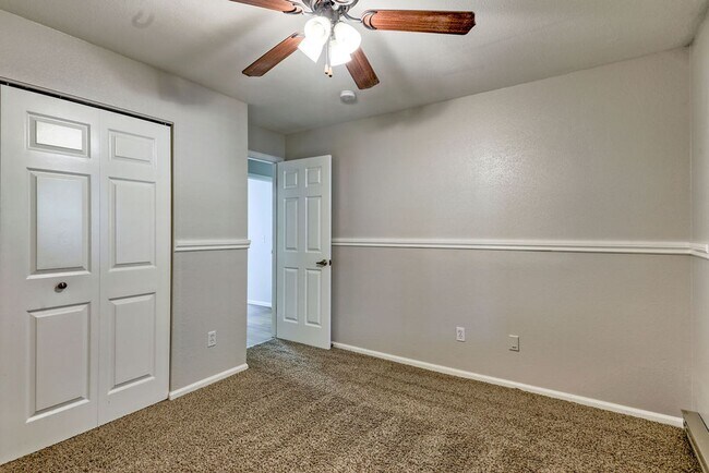 Building Photo - Students Welcome! Fantastic & Classy 2-Bedroom, 2-Bath Ranch-Style 2nd Floor Condo