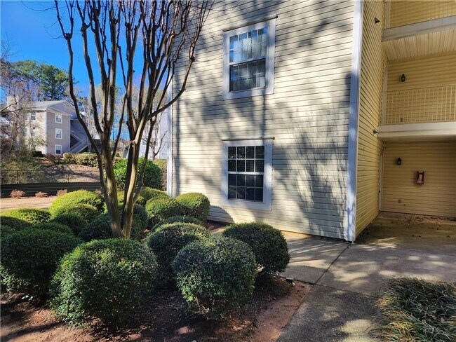 Building Photo - 1411 Keys Crossing Dr NE