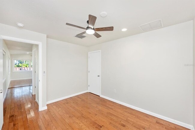 Building Photo - 907 Riviera St