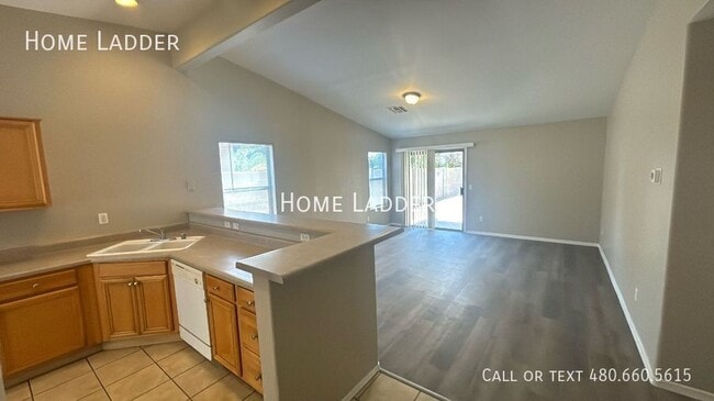 Building Photo - 10805 W Wilshire Dr