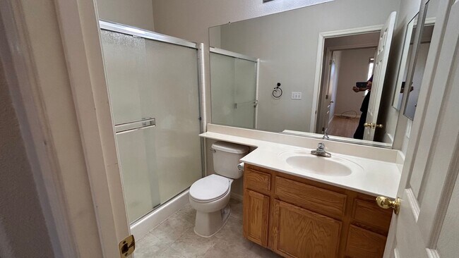 Building Photo - Just listed