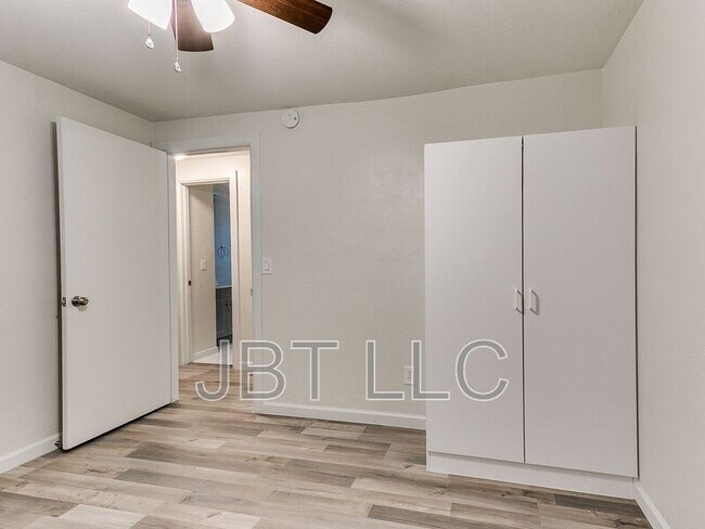 Building Photo - 4416 Meadowoak Dr