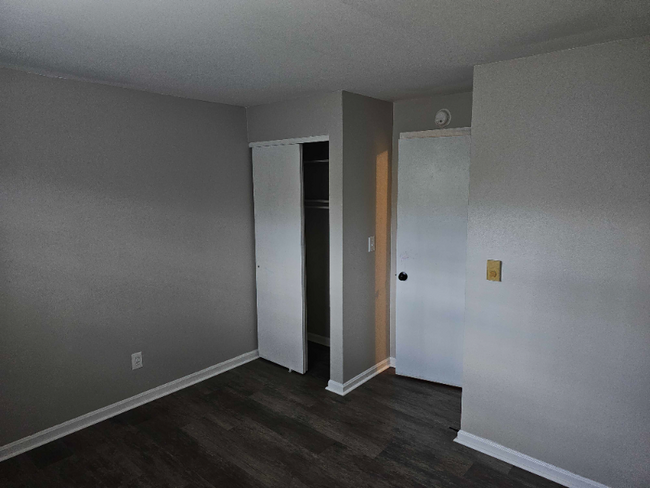 Building Photo - 5856 Highview Dr
