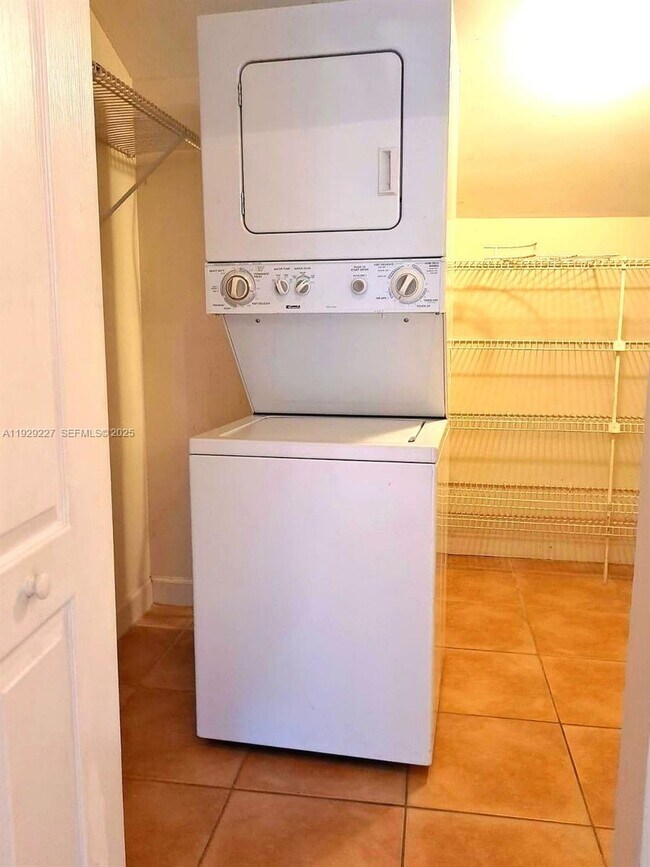 Building Photo - 4635 NW 97th Pl