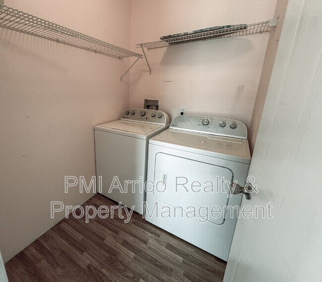 Building Photo - 3505 Meteor Pl