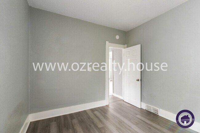 Building Photo - Cozy Two-Bedroom Home with Fresh Updates a...