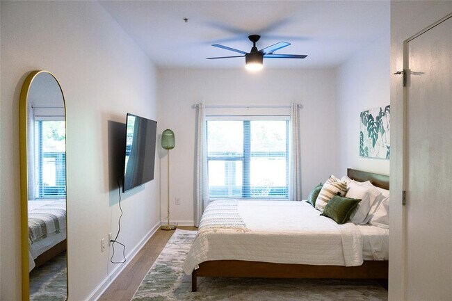 Building Photo - 2505 Thornton Rd