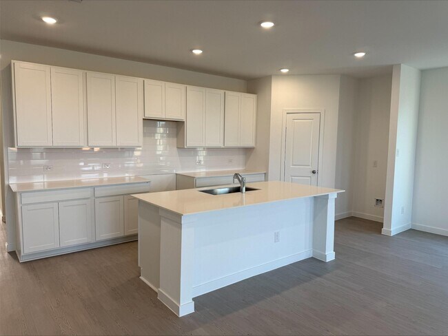 Building Photo - 6427 Seafoam Lake Dr