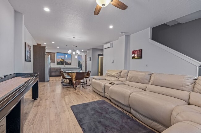 Building Photo - Boise Bench 3bd/2bd Townhome with VIEWS of...