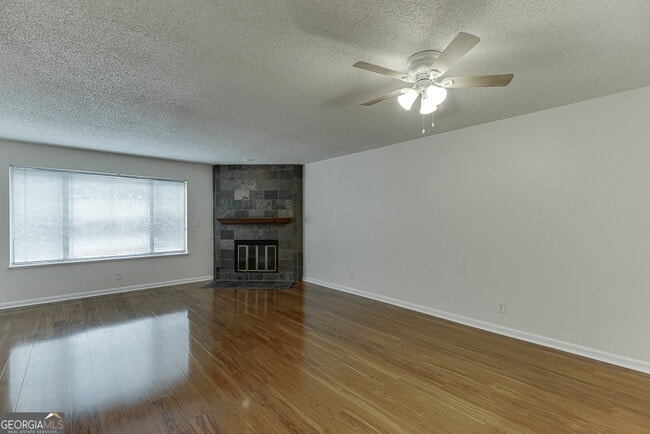 Building Photo - 33 Finch Trail NE