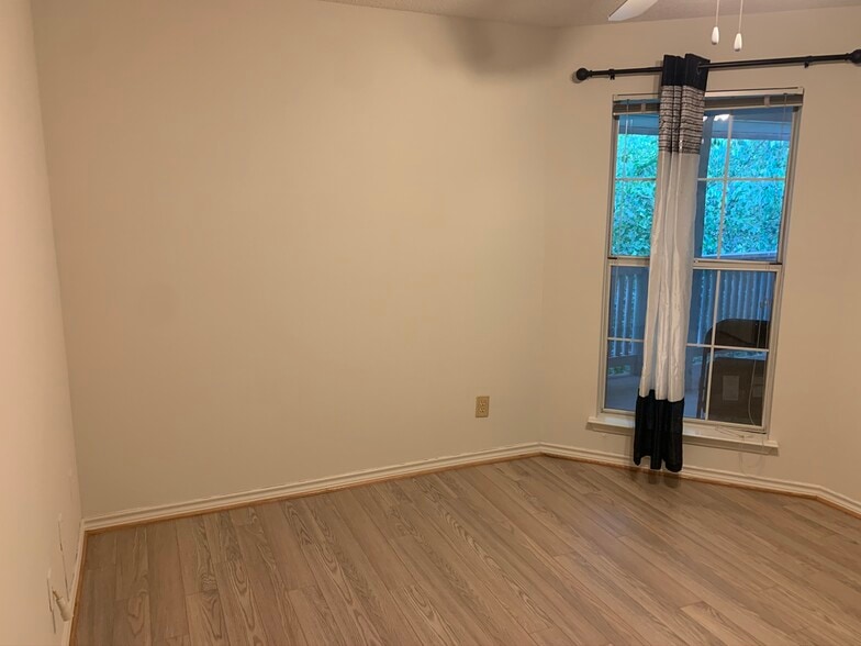 Building Photo - 1504 Lincoln Way