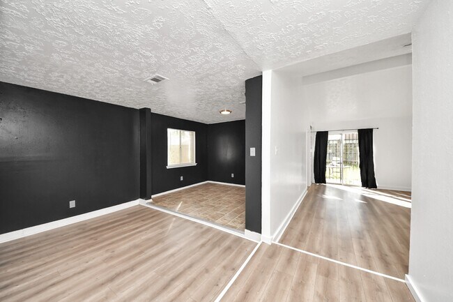 Building Photo - 4519 Reynaldo Dr