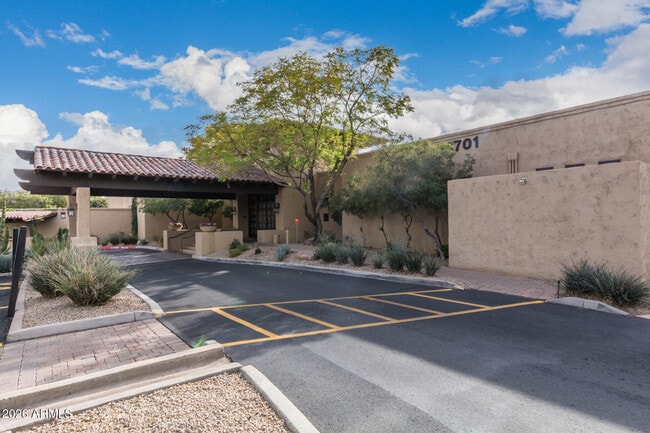 Building Photo - 8406 E Calle Buena Vista