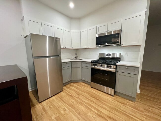 Building Photo - Newly Renovated 2-Bedroom Apartment in Hunting Park! PHA ACCEPTED!