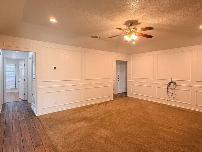Building Photo - Charming 3-Bedroom Gem with 2 Full Baths in Crowley!