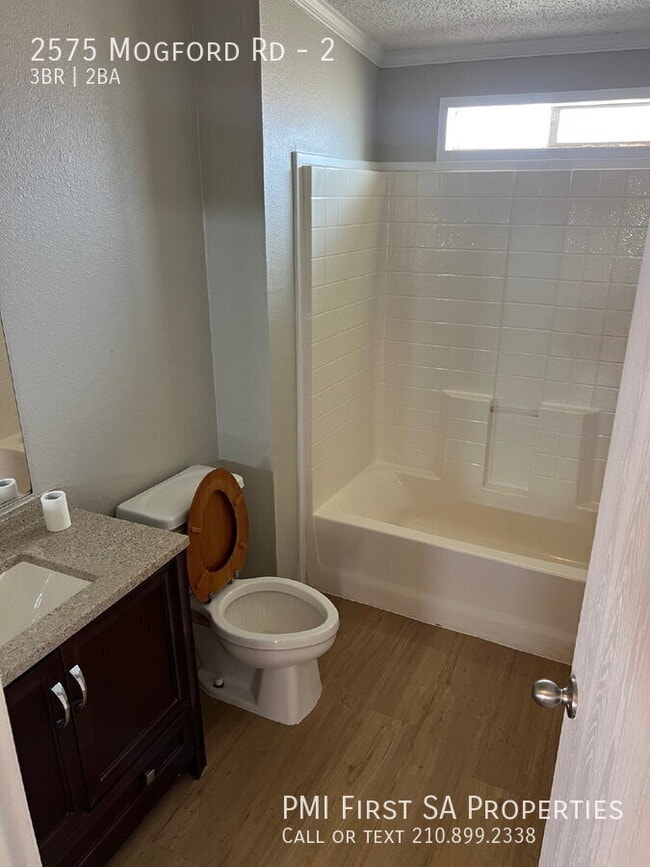 Building Photo - 2575 Mogford Rd