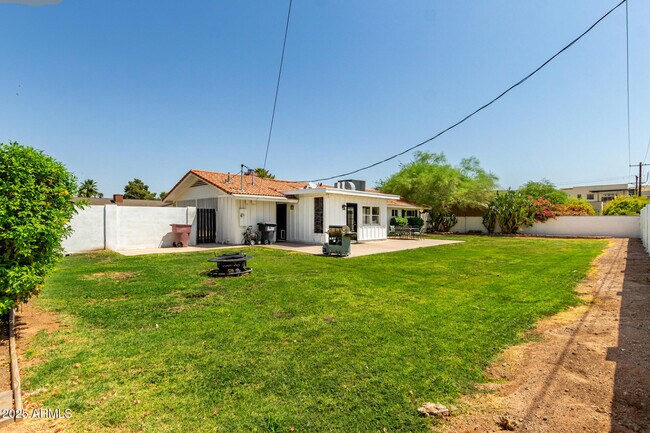 Building Photo - 6925 E Rancho Vista Dr