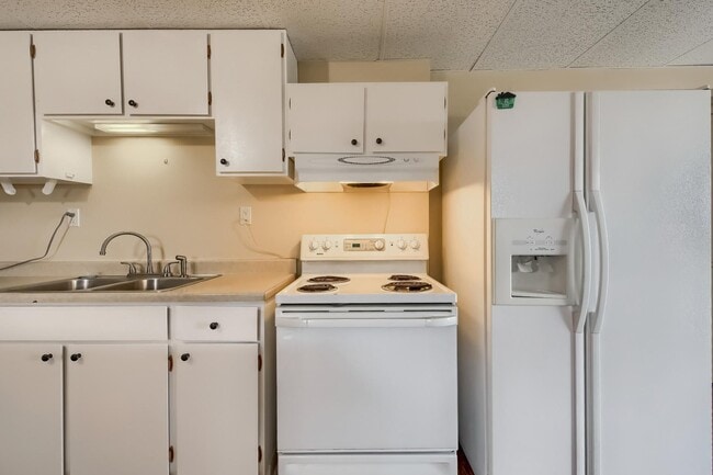 Building Photo - 14783 S Wandcrest Dr