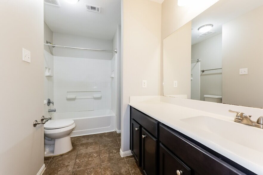 Building Photo - 261 Kellyn Ct
