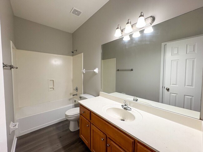 Building Photo - 4 bed, 3 bath in Bartlett with a BONUS room