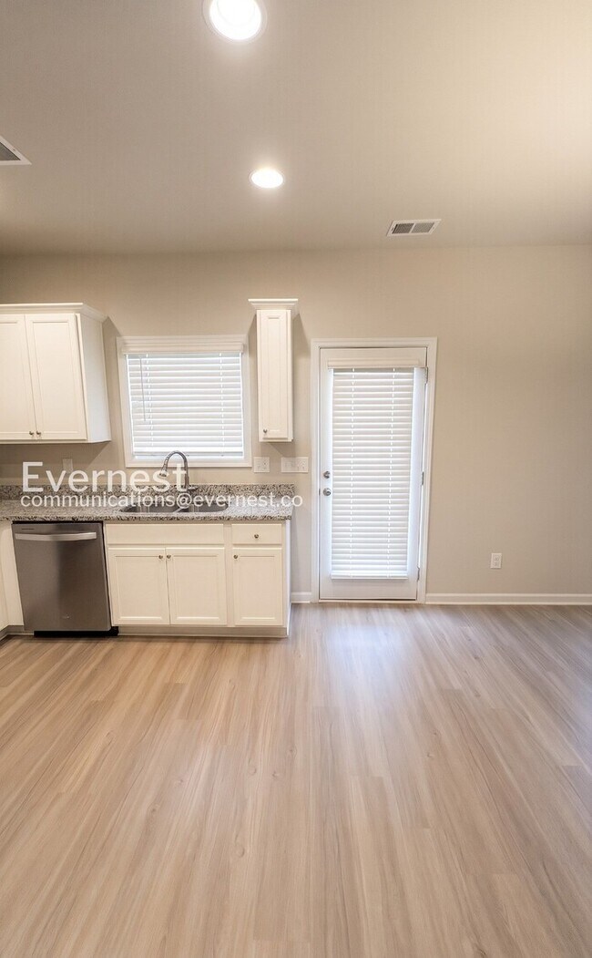 Building Photo - 4-Bed/2-Bath Home/Pet Friendly/Available Now!