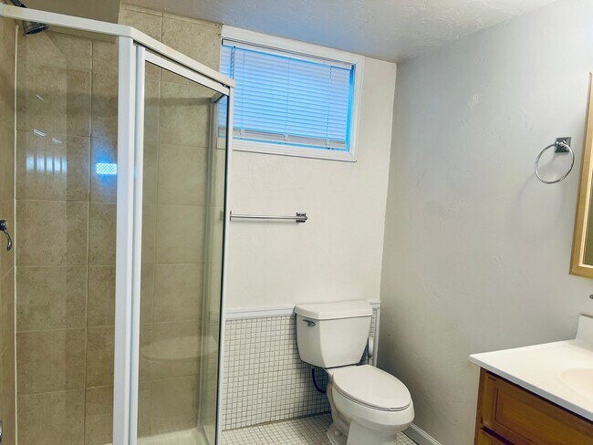 Building Photo - Simpson310